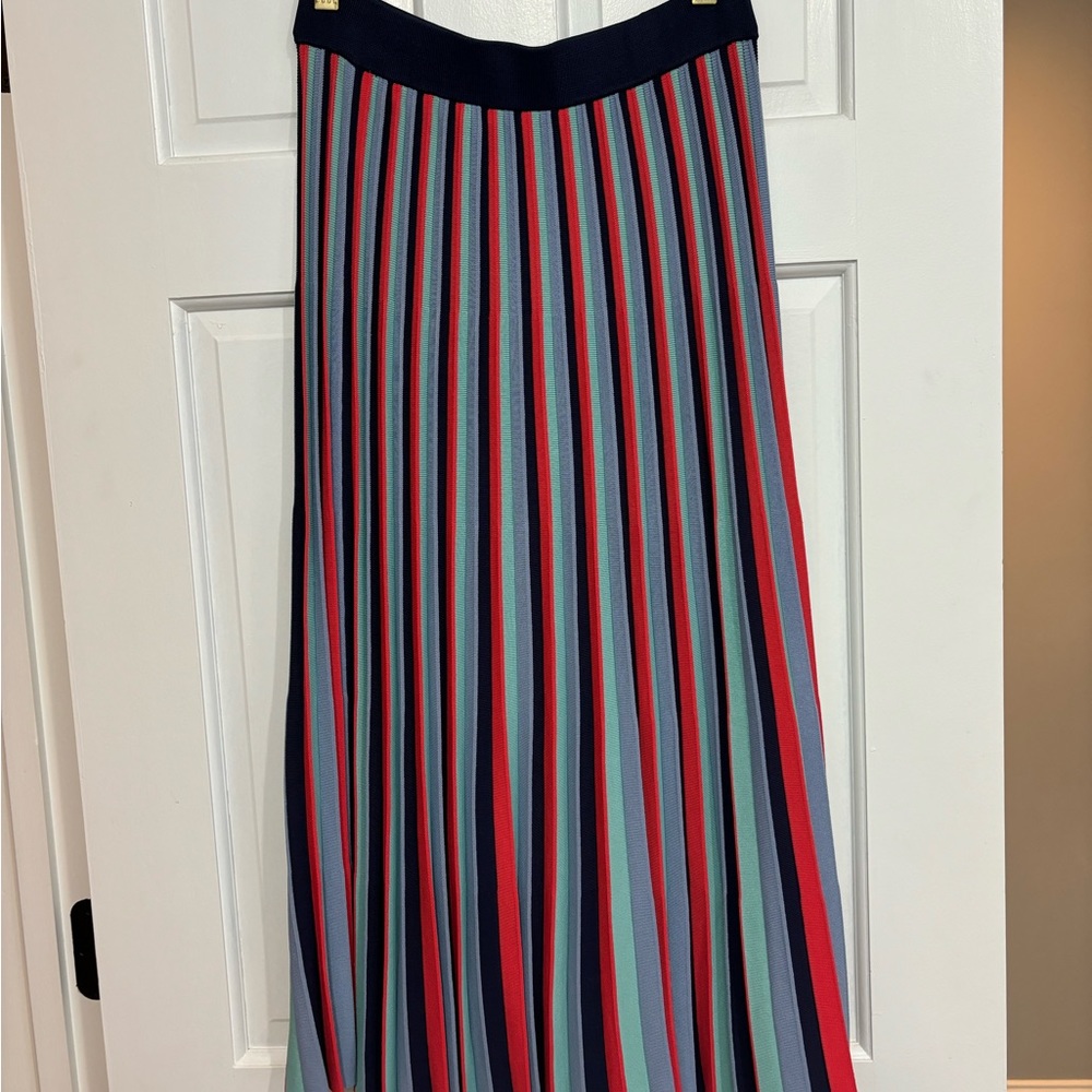 Halogen multicolored pleated swing skirt with elastic waist.